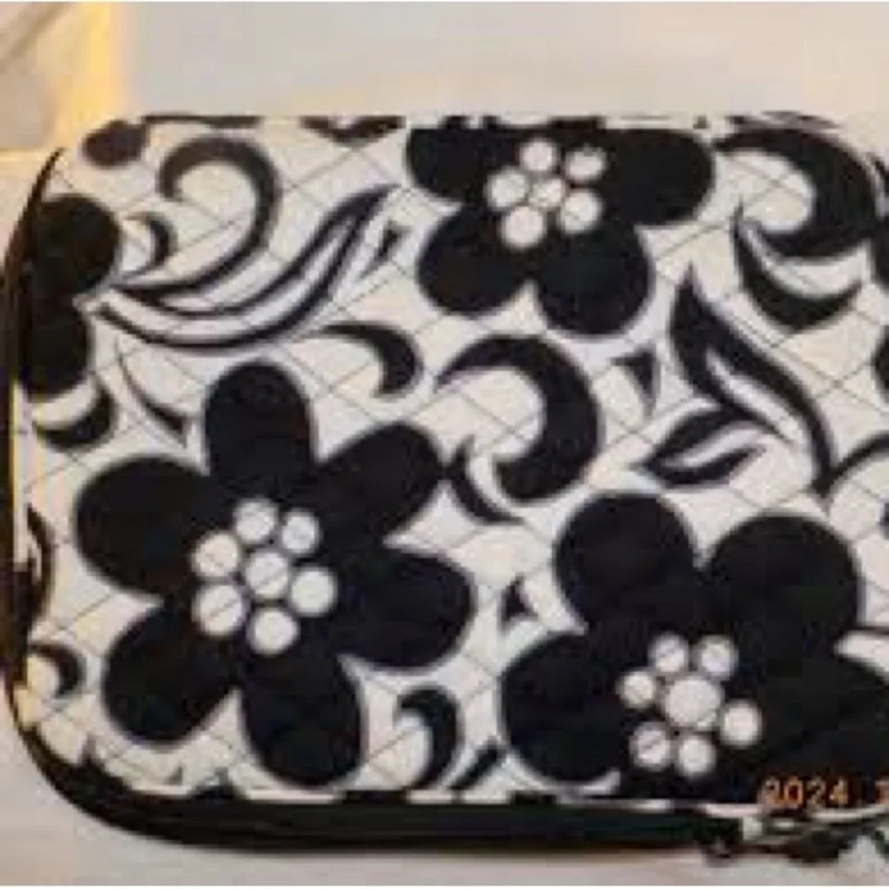 Black and White Floral Quilted Pouch